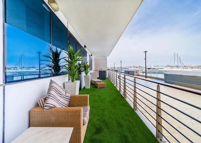 2 Bedroom App With Private Beach And Infinity Pool