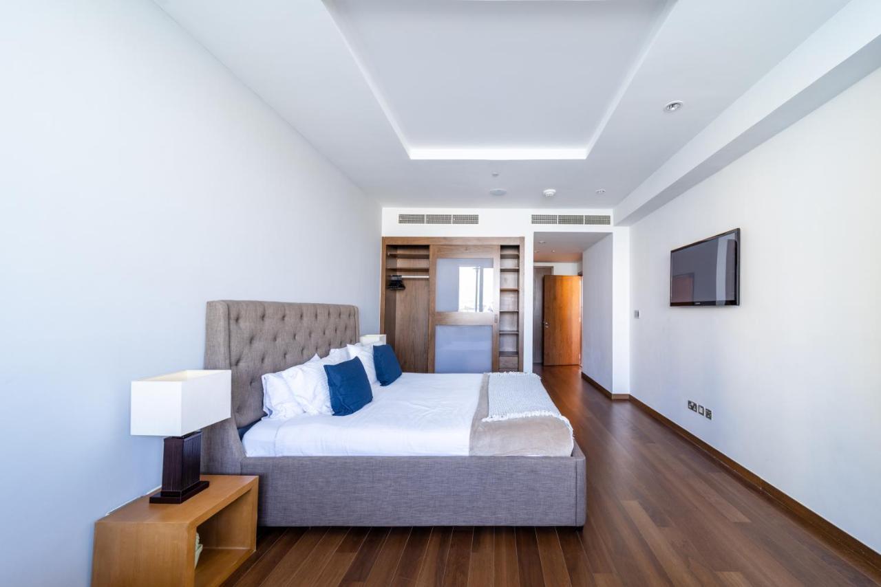 2 Bedroom App With Private And Infinity Pool Appartamento Dubai